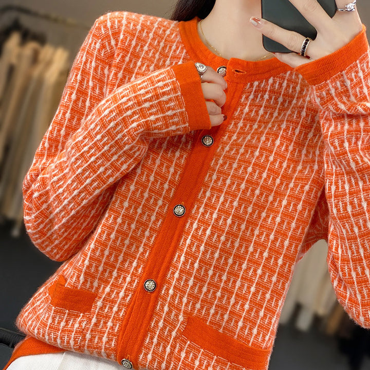 Damen Strickcardigan im Bouclé‑Gittermuster mit Rundhals, Schmuckknopfleiste und aufgesetzten Taschen Echoarchiv