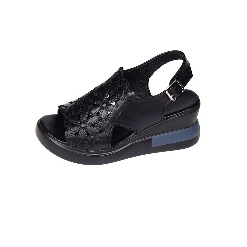 Damen nan Keilsandale mit floraler Laserperforation gepolsterter anatomischer Innensohle und verstellbarem Fersenriemen Echo Archiv