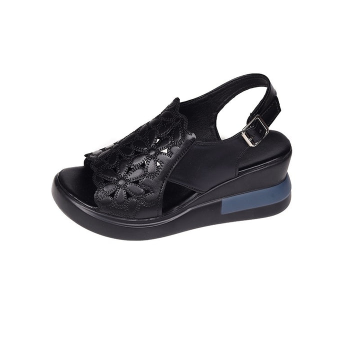 Damen nan Keilsandale mit floraler Laserperforation gepolsterter anatomischer Innensohle und verstellbarem Fersenriemen Echo Archiv