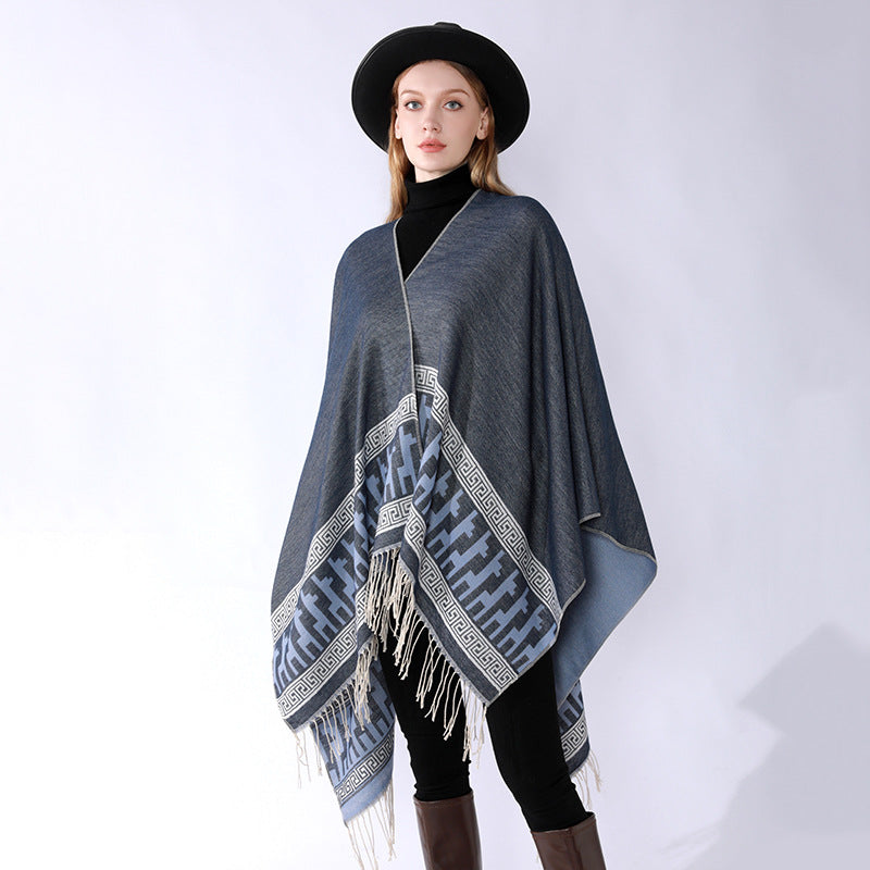Damen Capeponcho aus feinem Wollmix mit ornamentaler Bordürenkante und Zipfelrand – Montévia