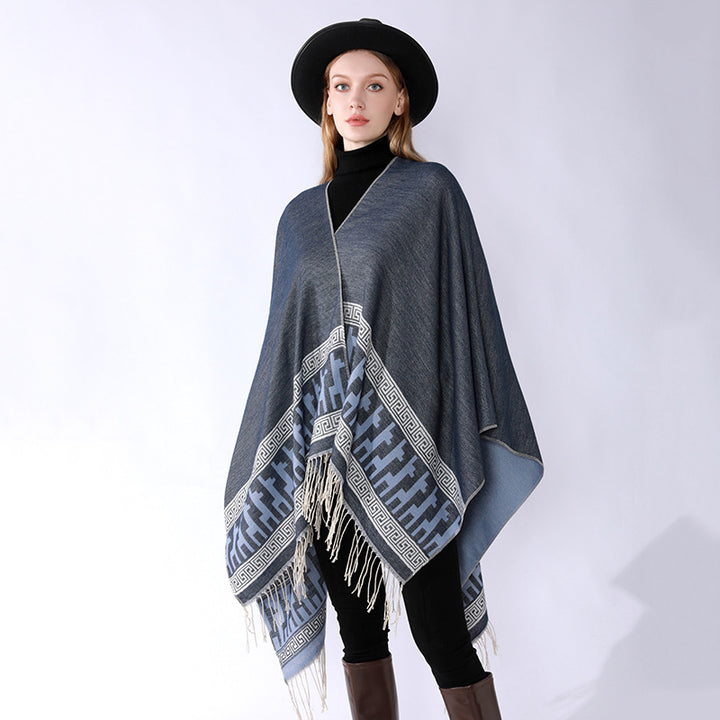 Damen Capeponcho aus feinem Wollmix mit ornamentaler Bordürenkante und Zipfelrand – Montévia