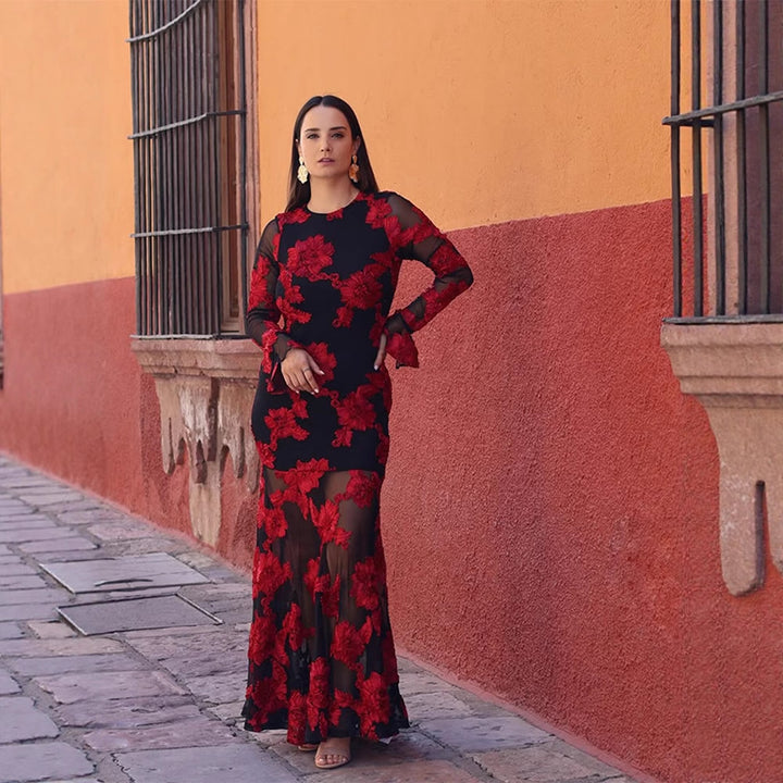 Damen Maxikleid mit transparentem Mesh und floraler Stickerei Echoarchiv