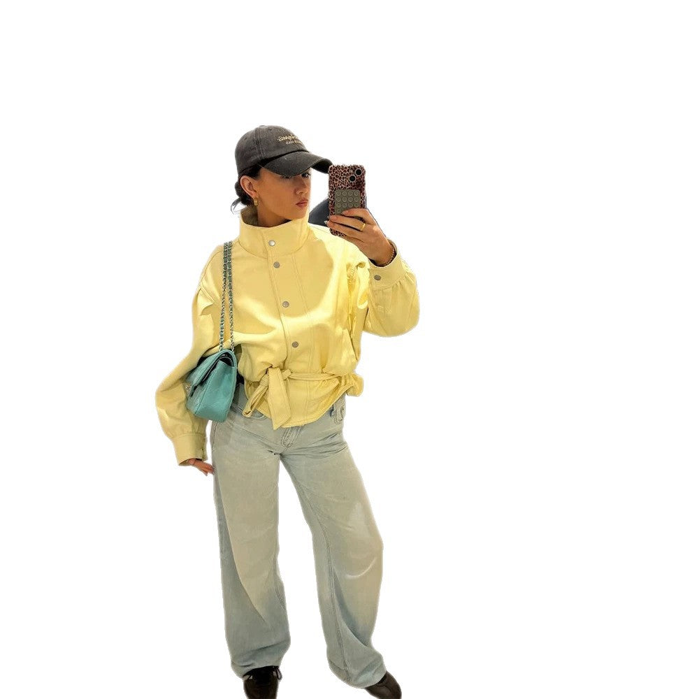 Damen Kurze taillierte Jacke mit Stehkragen, Puffärmeln und Bindegürtel Echoarchiv