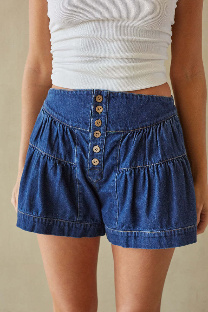 Damen Modische Denim-Shorts mit Rüschen und Knopfdetails Echo Archiv