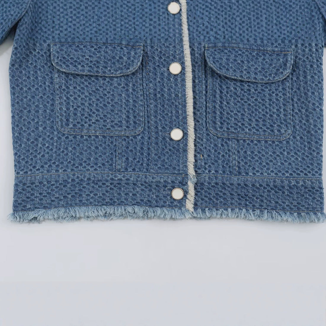 Damen Kurzjacke aus strukturiertem Denim mit Fransenbesatz und Pattentaschen Echoarchiv