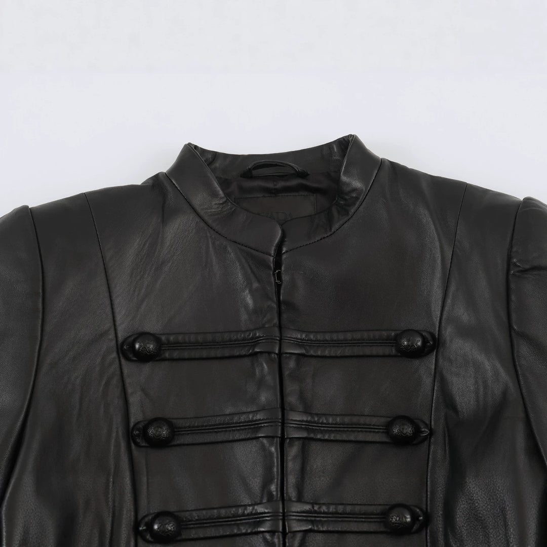Damen Cropped-Lederoptik-Jacke im militärisch inspirierten Design mit Stehkragen und Zierdöbeln Echo Archiv