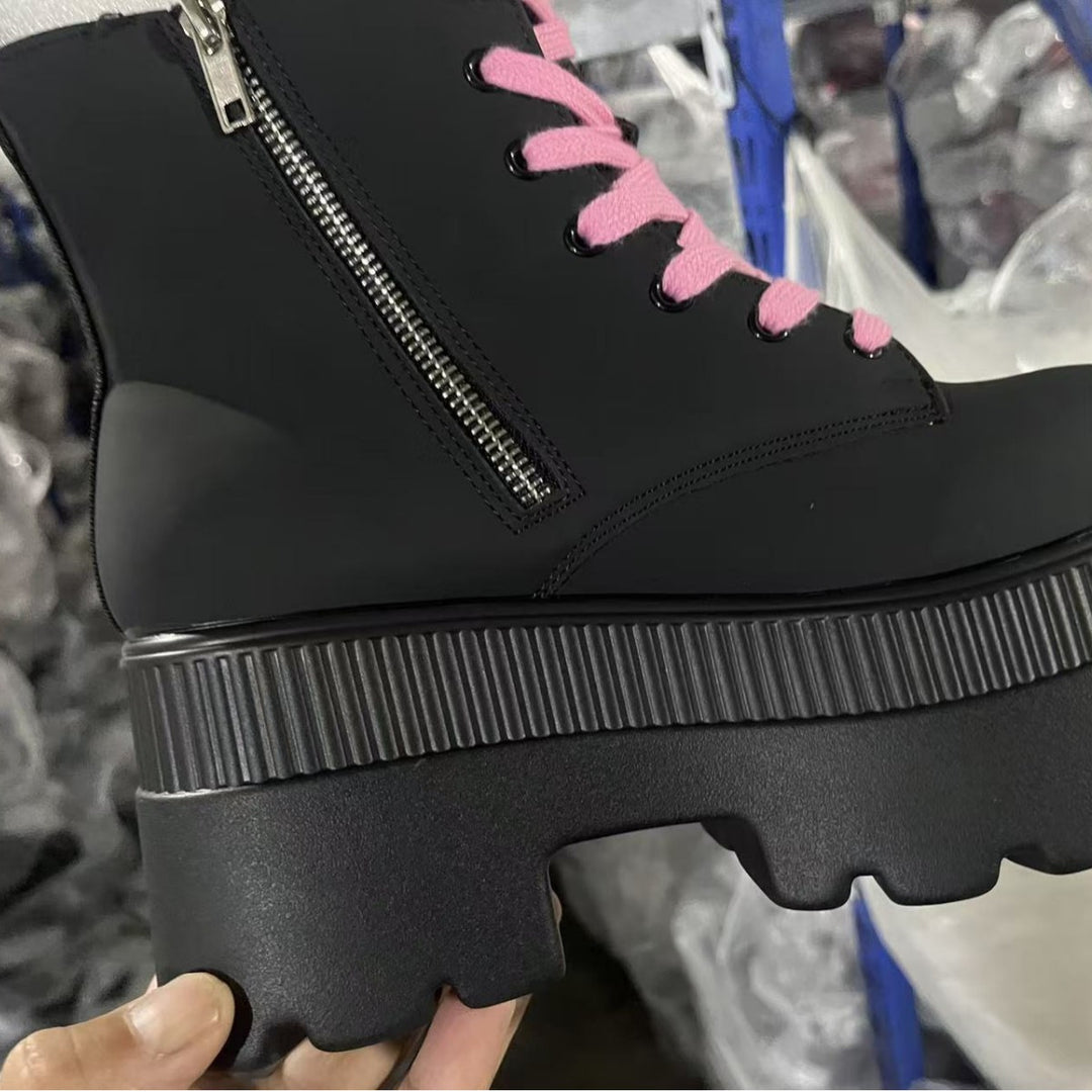 Damen nan knöchelhohe Plateau-Boots im Punk- und Gothic-Style mit überhöhter Profilsohle und markanter Totenkopf-Applikation Echo Archiv