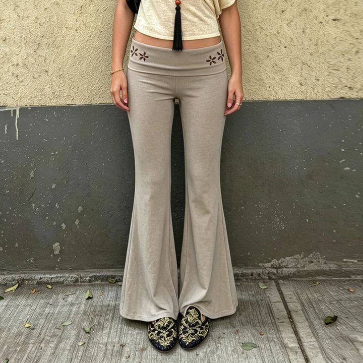 Damen nan Yogahose Flared mit Umschlagbund, komfortable Bootcut-Passform und Laser-Cut Blütendetail Echo Archiv