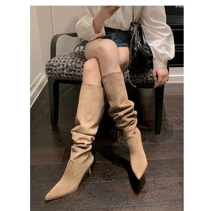 Damen Slouch‑Stiefel aus Wildlederoptik mit spitzer Zehenform und niedrigem Kitten‑Absatz Echo Archiv