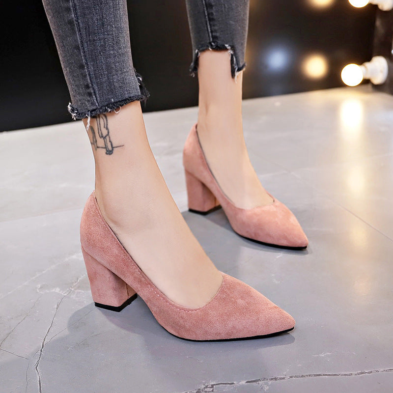 Damen Samtige Spitz-Pumps mit mittelhohem geometrischem Blockabsatz Echo Archiv