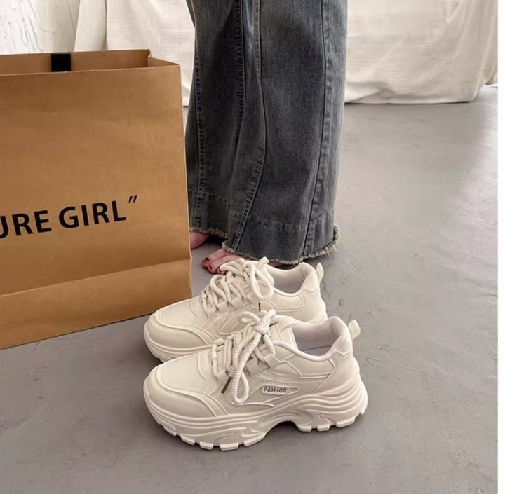 Damen Sportliche Sneakers mit robustem Profil und bequemer Dämpfung Echo Archiv