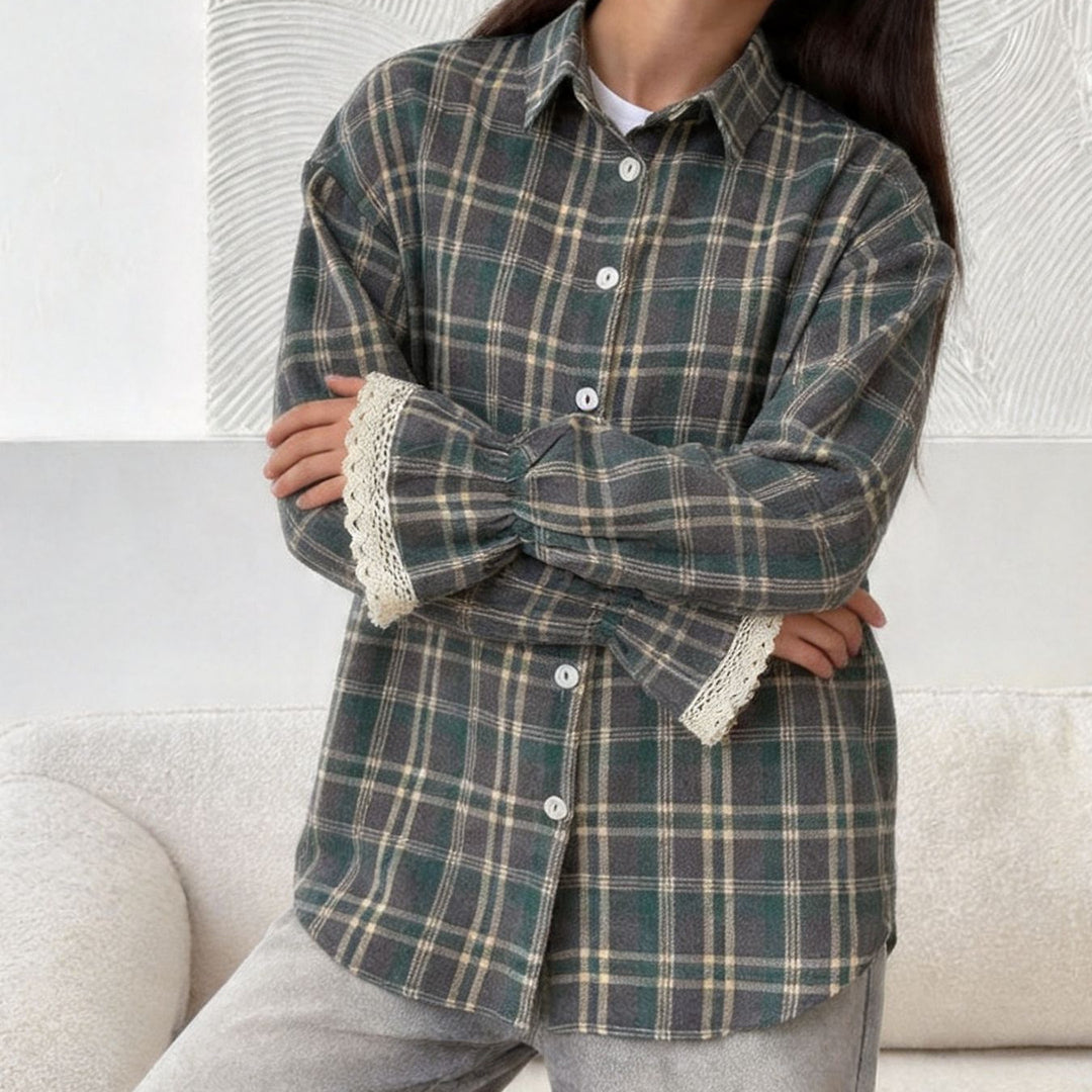 Damen Karo-Hemdbluse mit Spitzenmanschetten und Oversize-Schnitt Echoarchiv