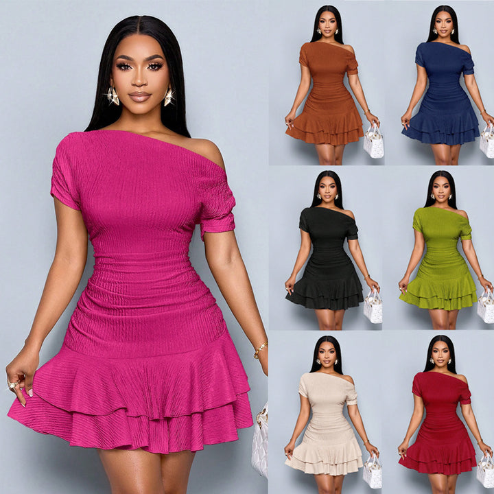 Damen Figurbetontes gerafftes schulterfreies Minikleid mit Stufenvolant und Kreppstruktur Echo Archiv