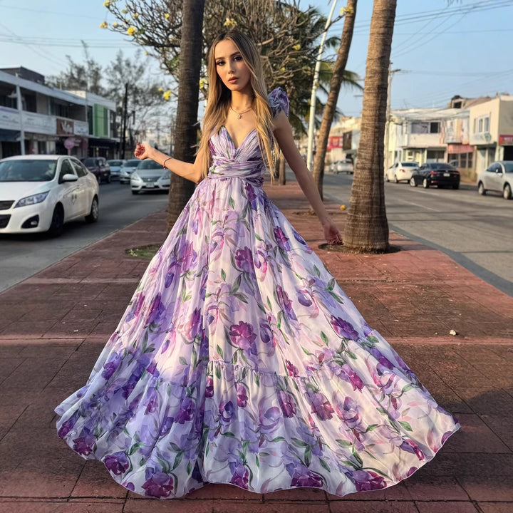 Damen Maxikleid mit luftigen Rüschendetails und ausgefallenem Wickeldesign Echoarchiv