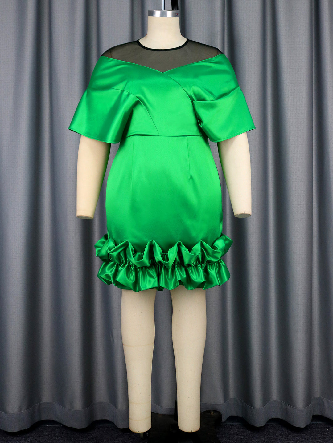 Damen elegantes Kleid mit asymmetrischem Volant und Rüschenabschluss Echo Archiv
