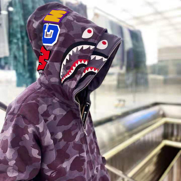 Herren coole Kapuzenjacke mit einzigartigem Camouflage-Design und grafischen Elementen Echoarchiv