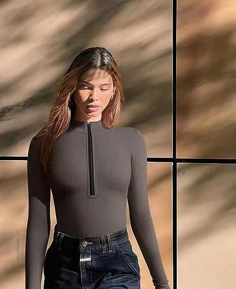 Damen Enganliegendes Rippstrick-Longsleeve mit Halbzip und Stehkragen Echoarchiv