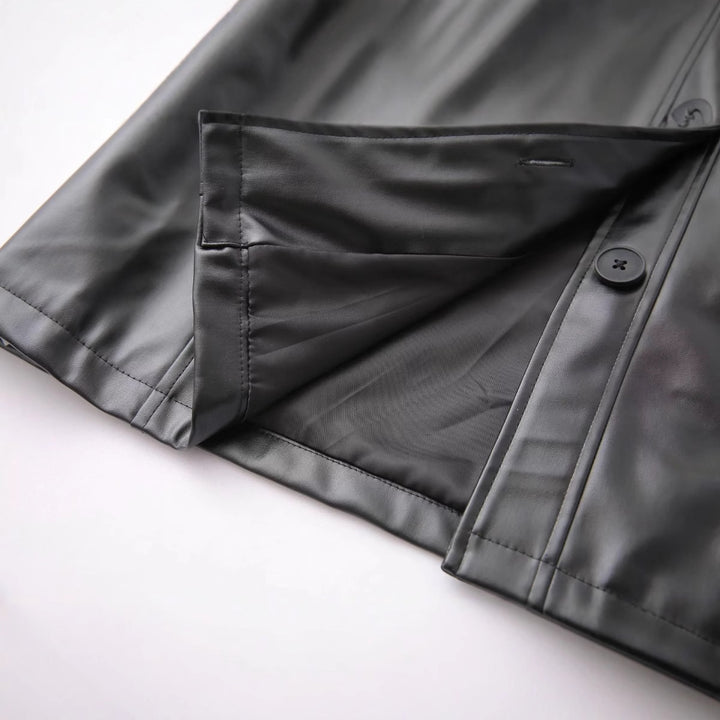 Damen oversized Kunstleder-Hemdjacke mit Hemdkragen, durchgehender Knopfleiste und aufgesetzten Eingrifftaschen – Célinea