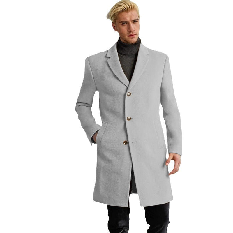 Herren eleganter Langmantel mit goldenen Knöpfen und klassischem Schnitt Echoarchiv
