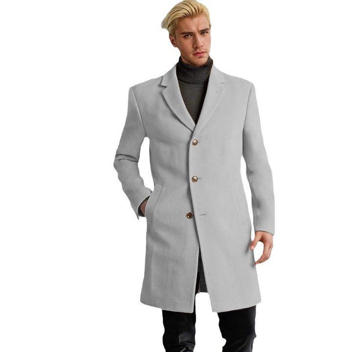 Herren eleganter Langmantel mit goldenen Knöpfen und klassischem Schnitt Echoarchiv