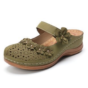 Damen Blumenverzierte Komfort-Pantolette mit Lochmuster, verstellbarem Klettriemen und gepolstertem Fußbett – Sorelia