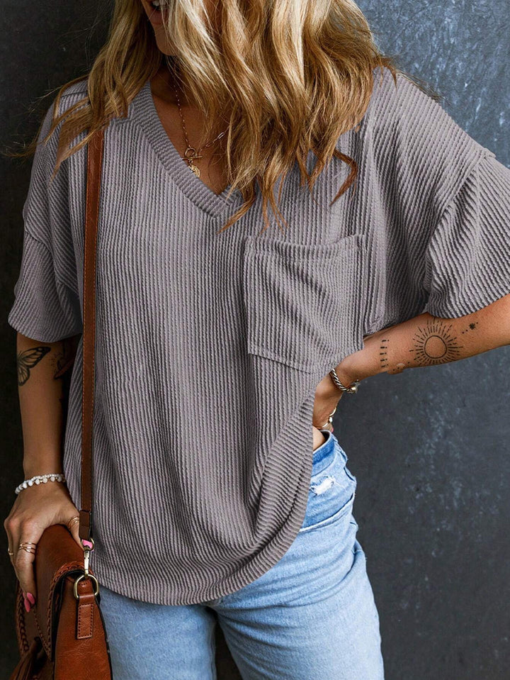 Damen Lässiges Rippstrick Oversize T-Shirt mit V-Ausschnitt und Brusttasche Echo Archiv