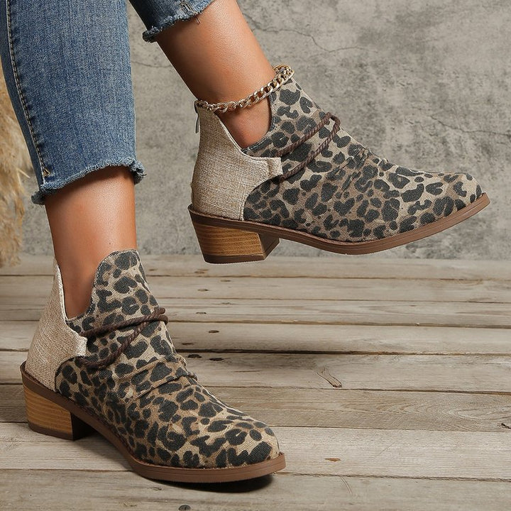 Damen Kurzstiefelette mit Leoparden-Print, Canvas-Obermaterial, dekorativem Flechtriemen und niedrigem Blockabsatz Echo Archiv