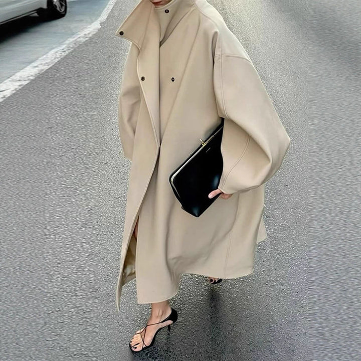 Damen Mantel im minimalistischen Midi‑Schnitt mit Stehkragen und verdeckter Knopfleiste Echo Archiv