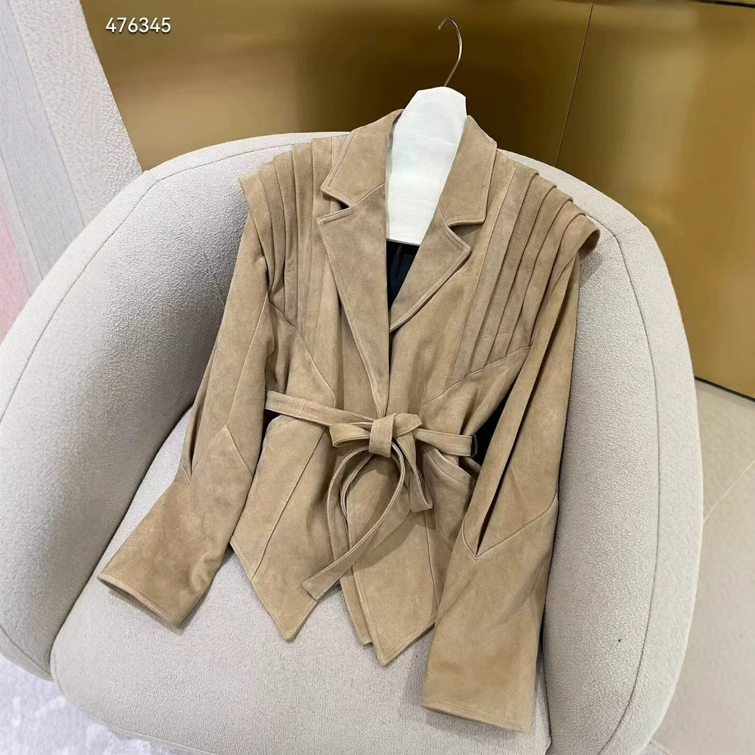 Damen Taillierte Wickeljacke aus Wildlederoptik mit Schulterplissee und Bindegürtel Echo Archiv