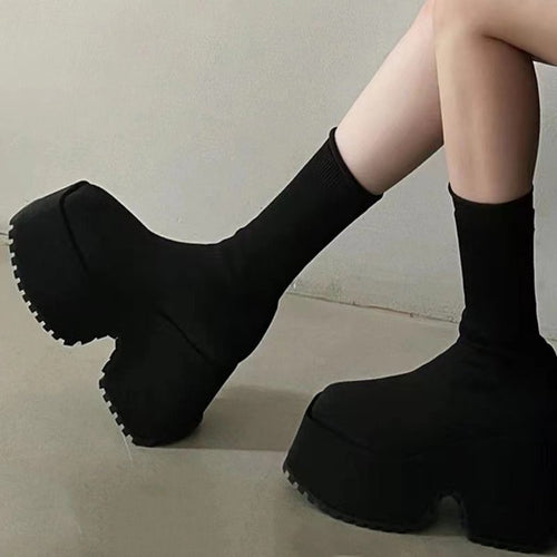 Damen Plateau‑Sock‑Boots mit markanter Lug‑Sohle und skulpturaler Plattform Echo Archiv