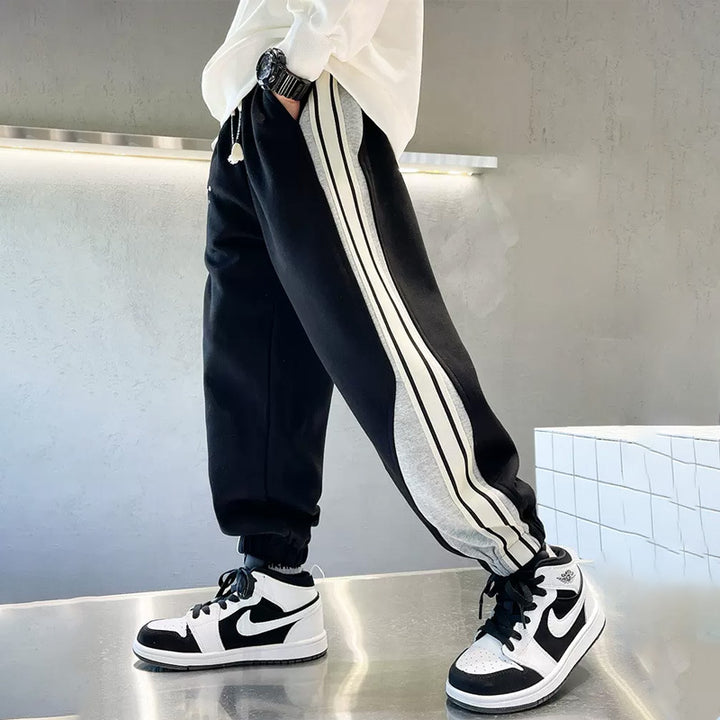 Herren sportliche Jogginghose mit seitlichem Streifendetail Echo Archiv