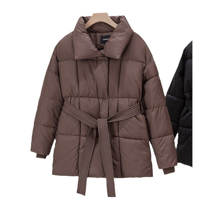 Damen Gekachelte Pufferjacke mit Taillengürtel und breitem Stehkragen Echo Archiv