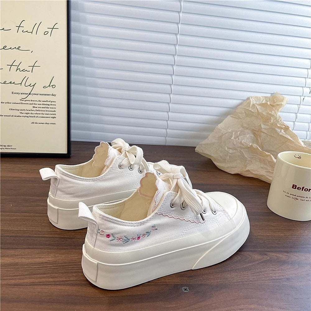 Damen Sneakers mit verspielten Applikationen und elastischer Sohle Echo Archiv