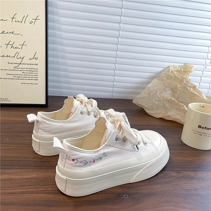 Damen Sneakers mit verspielten Applikationen und elastischer Sohle Echo Archiv