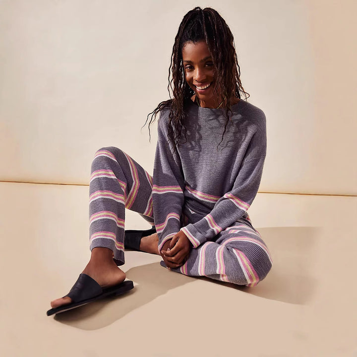 Damen gestreiftes Strick-Lounge-Set mit weichem Oversize-Pullover und weitem High-Waist-Hose – Mavelle
