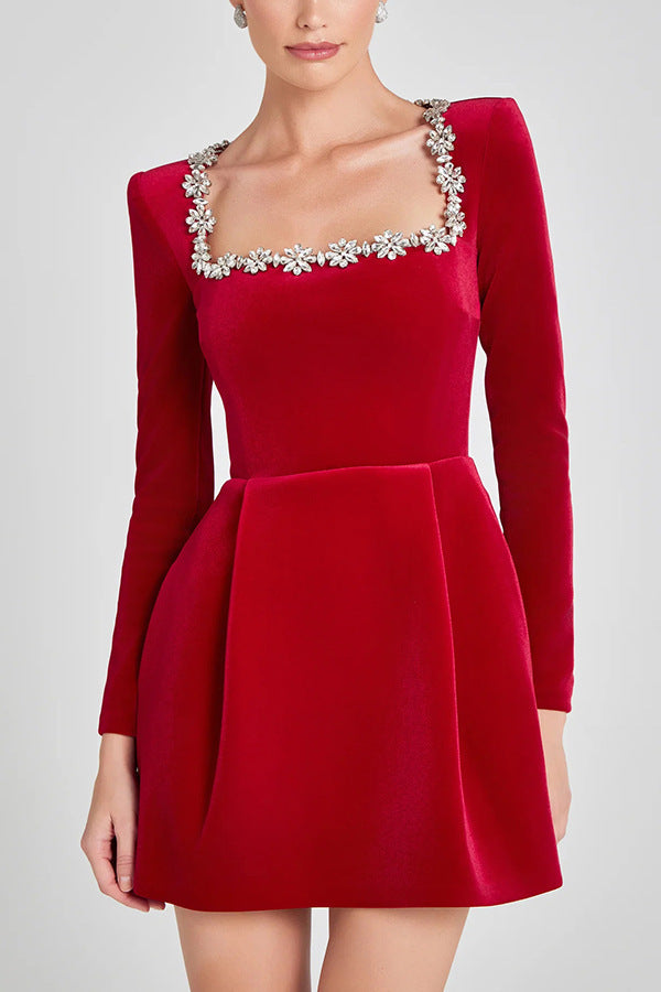 Damen elegantes Cocktailkleid mit besticktem Ausschnitt und ausgestelltem Rock Echo Archiv
