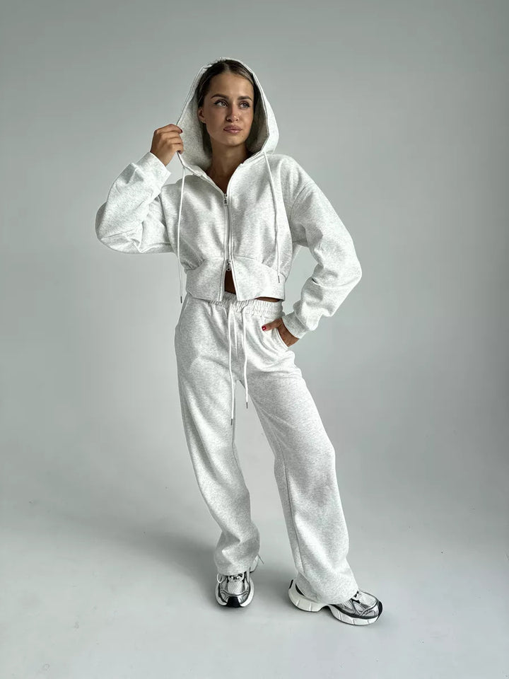 Damen gekürzte Zip-Kapuzenjacke mit formender Taillennaht und relaxed High-Waist Loungehose – Auréline