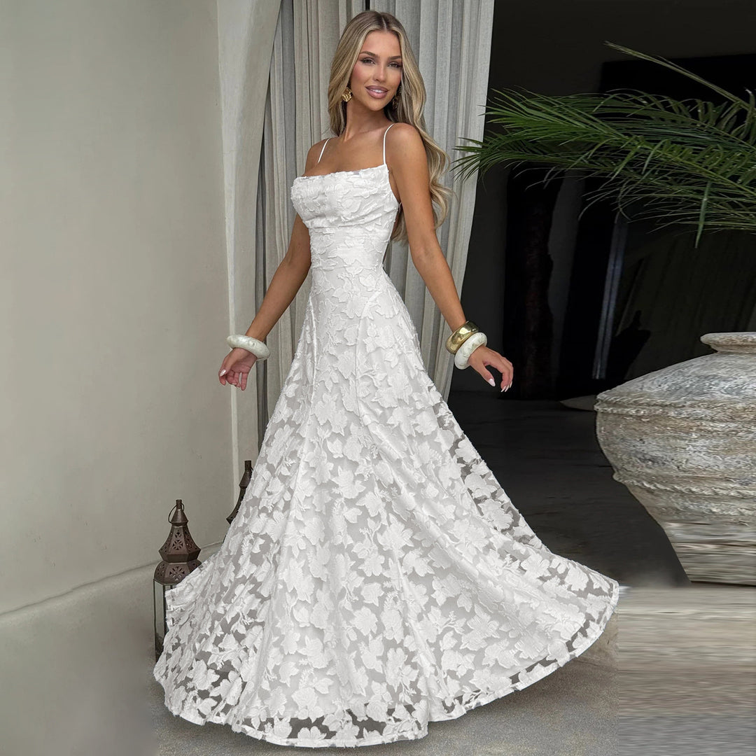 Damen elegantes Maxikleid mit zartem floralem Muster und Spaghetti-Trägern Echo Archiv