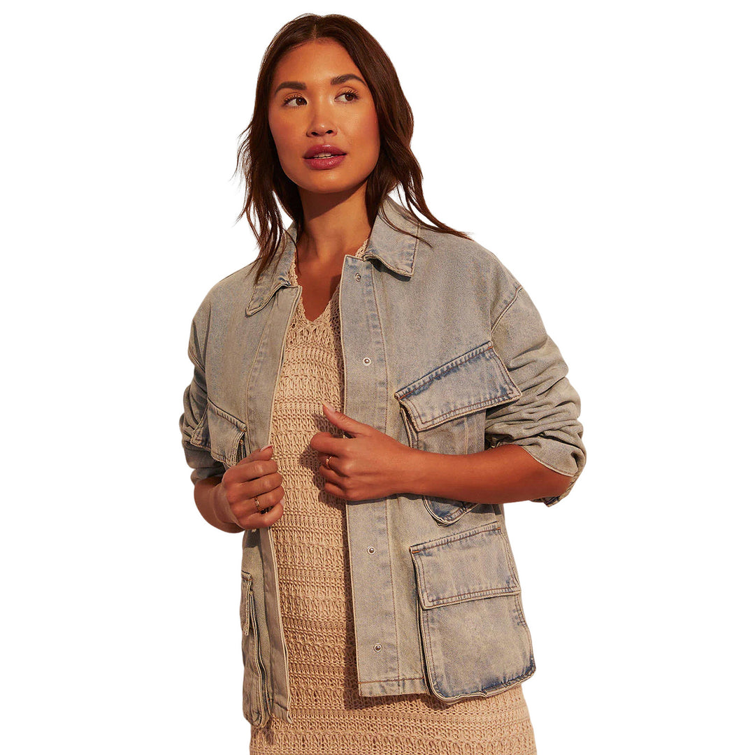 Damen Oversize-Utility-Denimjacke mit großen Pattentaschen und knöpfbarer Front Echo Archiv