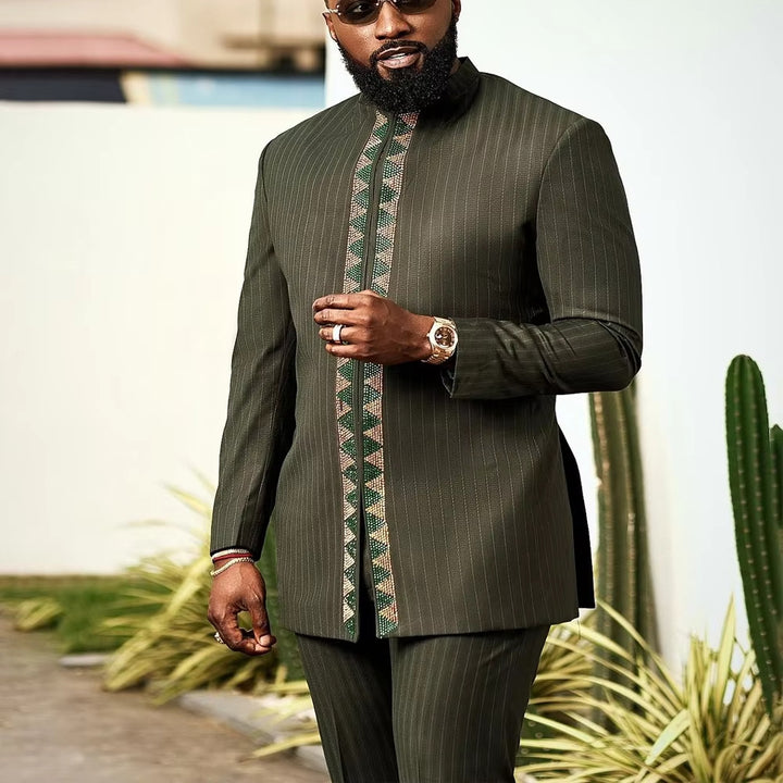 Herren traditionelles Kaftan-Outfit mit eleganten Stickereien Echoarchiv