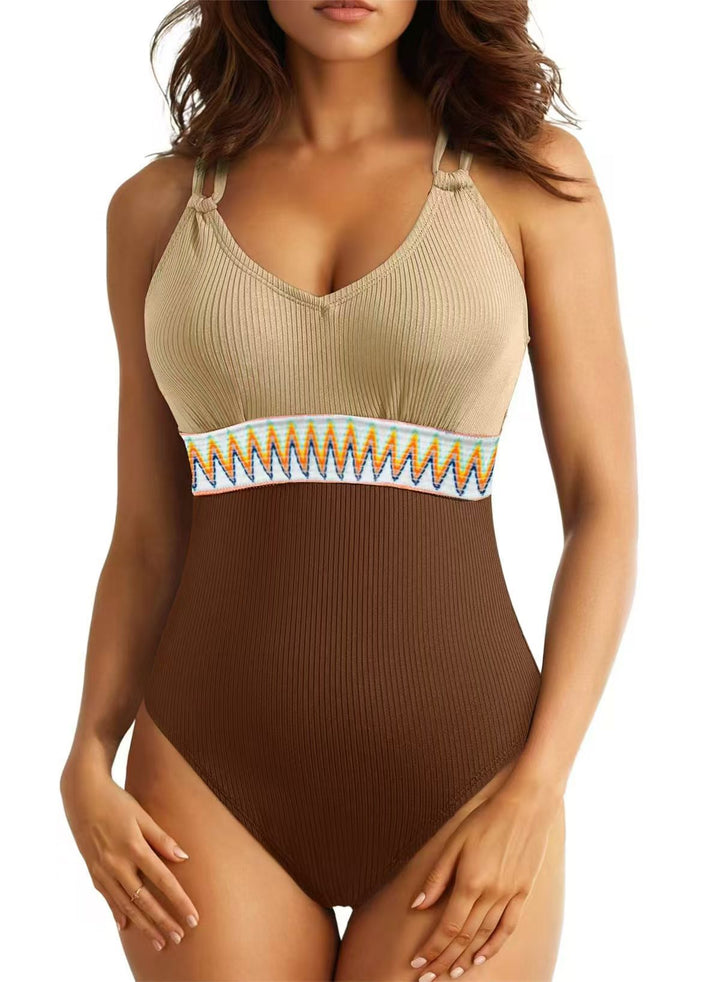 Damen Sportlicher Badeanzug mit modischem V-Ausschnitt und buntem Ethno-Muster Echo Archiv