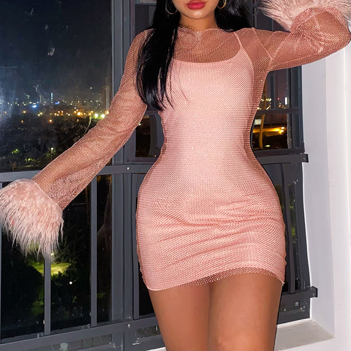 Damen Glitzerndes Minikleid mit schimmernden Pailletten und glamourösen Federärmeln Echo Archiv