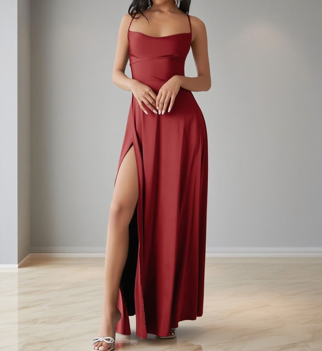 Damen Elegantes Maxikleid mit seitlichem Schlitz und zarten Trägern Echo Archiv