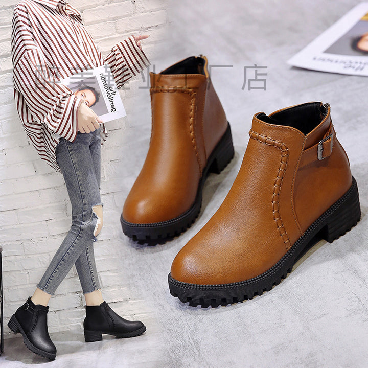 Damen Kurzschaft-Ankleboots mit Ziernaht, robuster Lug‑Sohle und verstellbarem Schnallenriemen – Varelle