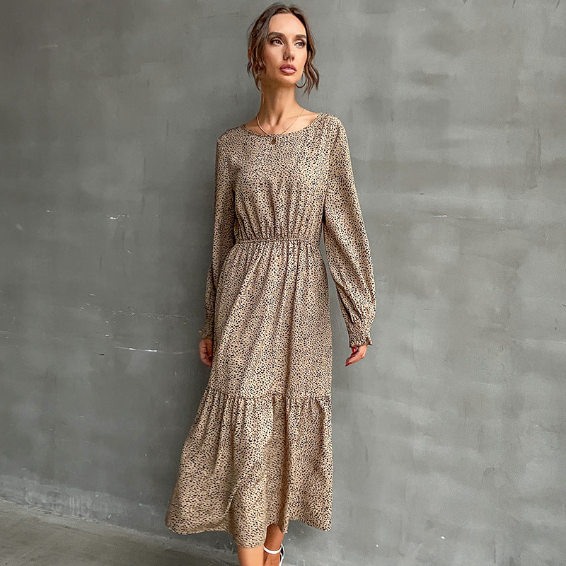 Damen Langes Stufenmaxikleid mit elastischer Taillenraffung und feinem Punkteprint Echoarchiv