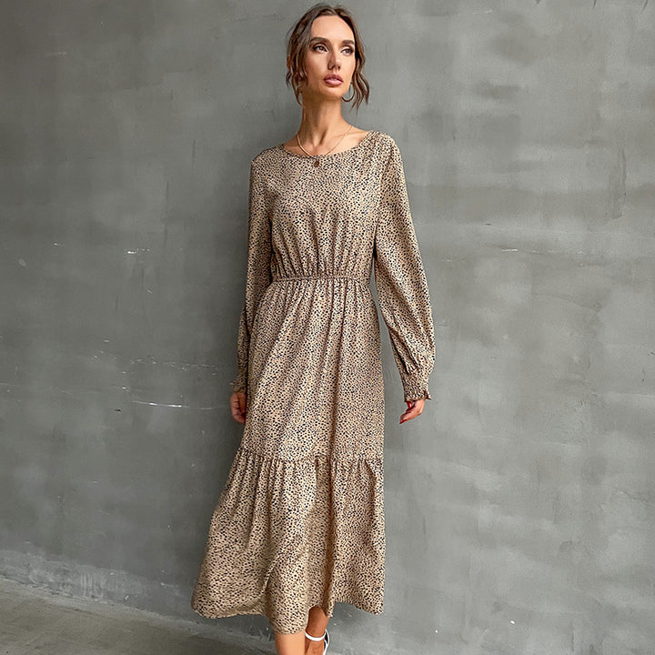 Damen Langes Stufenmaxikleid mit elastischer Taillenraffung und feinem Punkteprint Echoarchiv