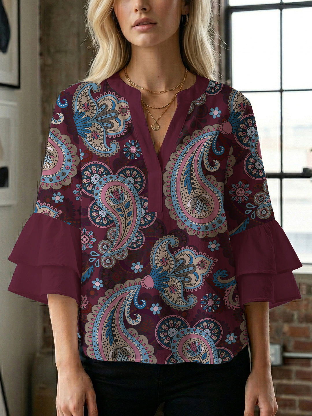 Damen Bluse mit voluminösen Flügelärmel und intensivem Blattmuster Echo Archiv