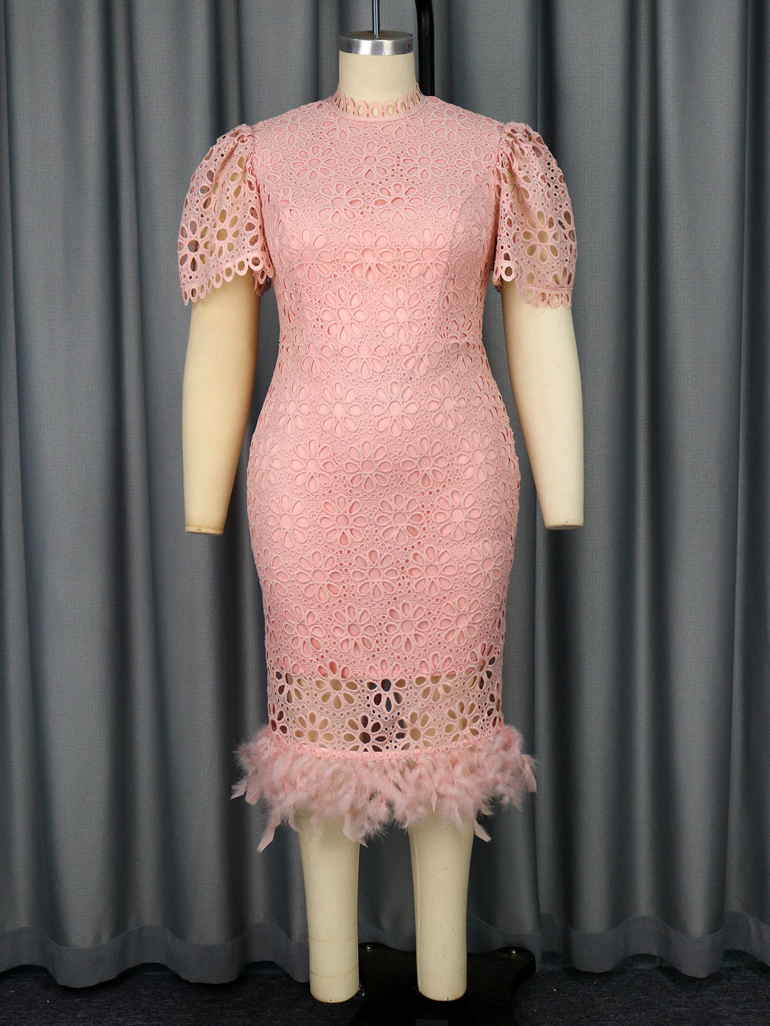 Damen Hochwertiges Spitzenkleid mit voluminösen Puffärmeln und fransigem Saum – Élara