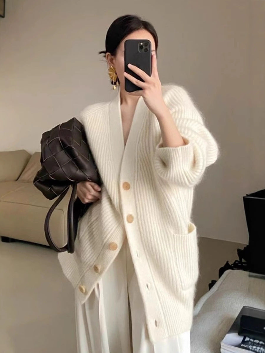 Damen Langer Oversize-Cardigan aus weichem Rippstrick mit Holzknopfleiste Echoarchiv