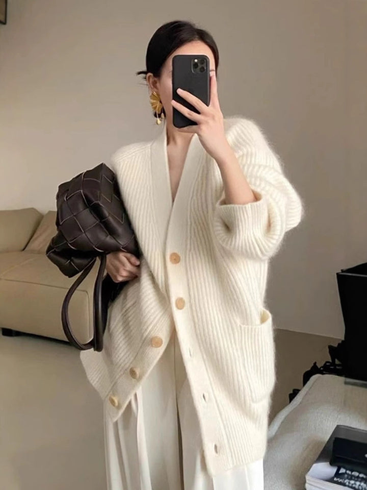 Damen Langer Oversize-Cardigan aus weichem Rippstrick mit Holzknopfleiste Echoarchiv